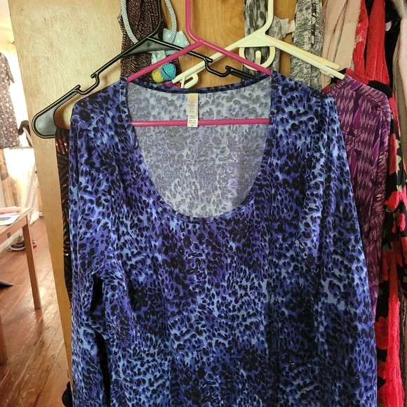 Tee - Picture 4 of 6